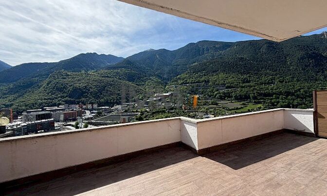 Fantastic refurbished 2-bedroom apartment in Andorra la Vella
