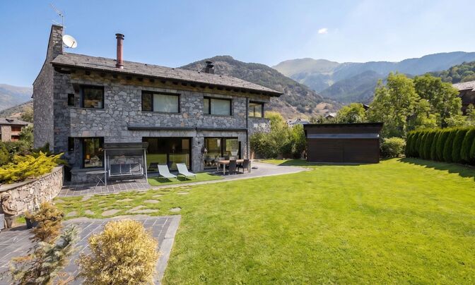 Chalet for sale in Ordino, 4 bedrooms