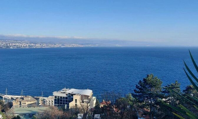 Apartment on Cape Kolovo