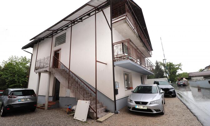 Two-story house in Rakova Jelsa