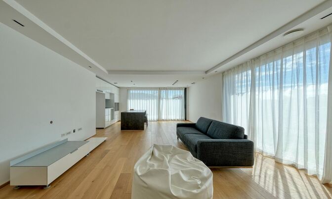 Four-room apartment in Rozhnaya Valley