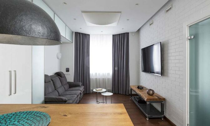Three-room apartment in the center