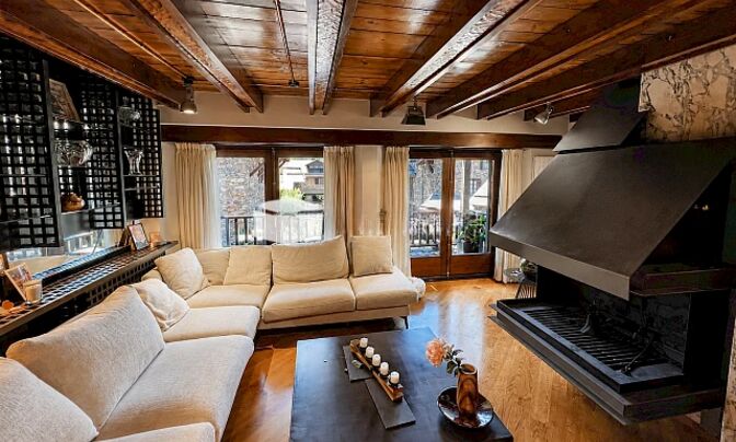 Exclusive townhouse for sale in Ordino with 4 bedrooms, terrace, fireplace and spectacular views