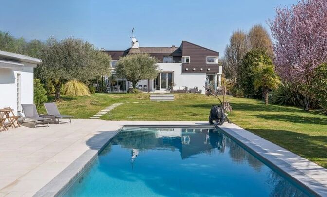 Bifamiliar house 8 rooms