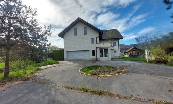 House, Sodinya Vas