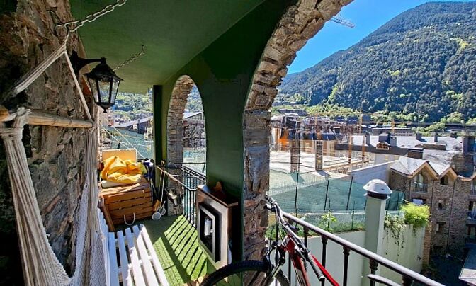 Refurbished 2-bedroom apartment in Encamp El Pedral