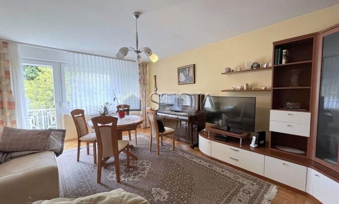 House, Črnuče