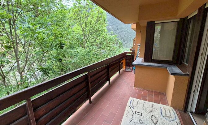 For sale beautiful 2-bedroom apartment with parking and storage in Arinsal La Massana