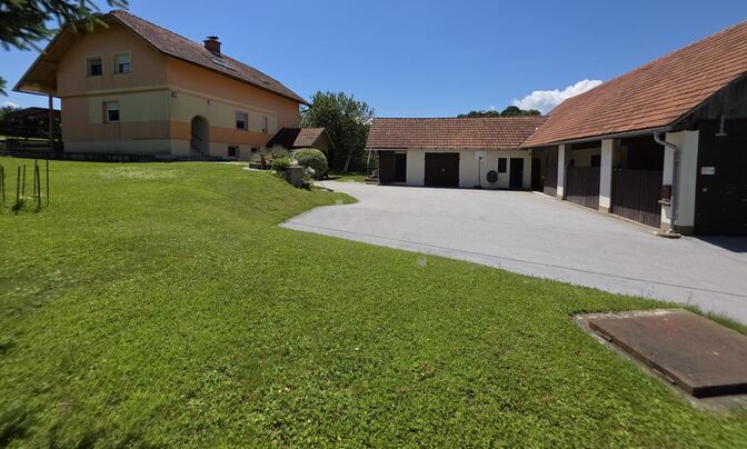 Kmetiankovo Estate in Lokavets