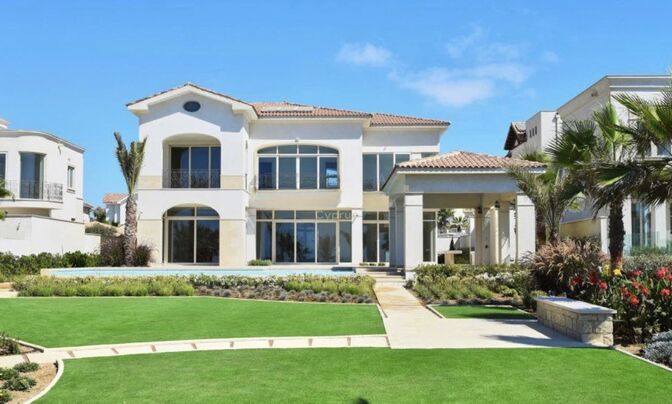 6 Bedroom Villa for Sale in Pervolia, Larnaca