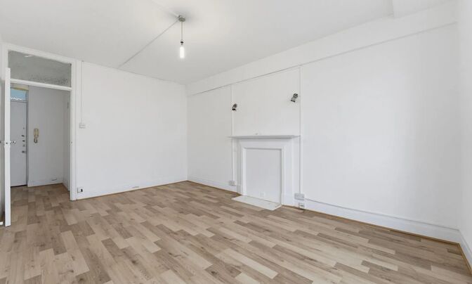 Ralph Court, Queensway