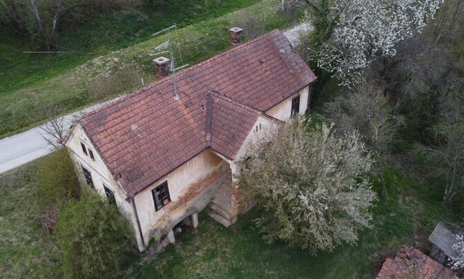 Здание в Средишче
