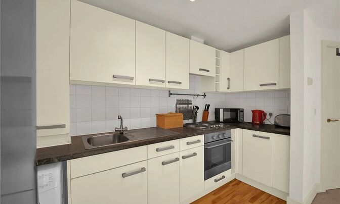 6 Salamanca Place, Vauxhall