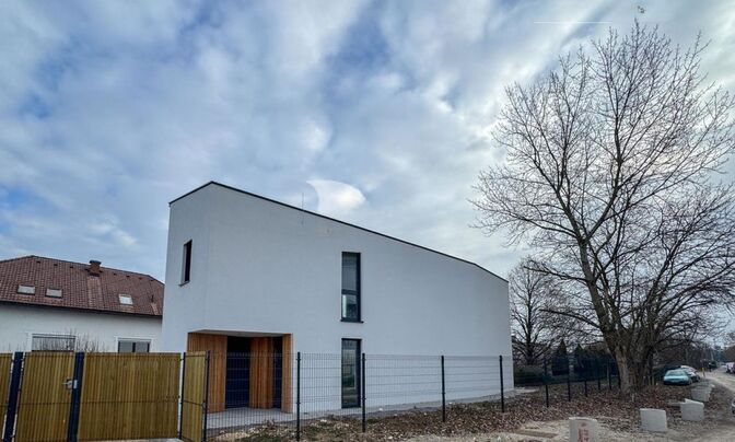 House, Vizhmarie