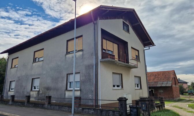 House, Gomilitsa