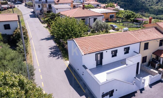 House with a Terrace in Novoe Shmarye