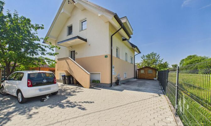 House in Šmartno ob Savi