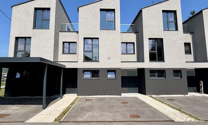 House with a terrace in Neue Wischmara