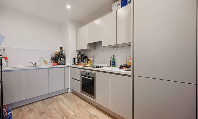 East Acton Lane, London, 7