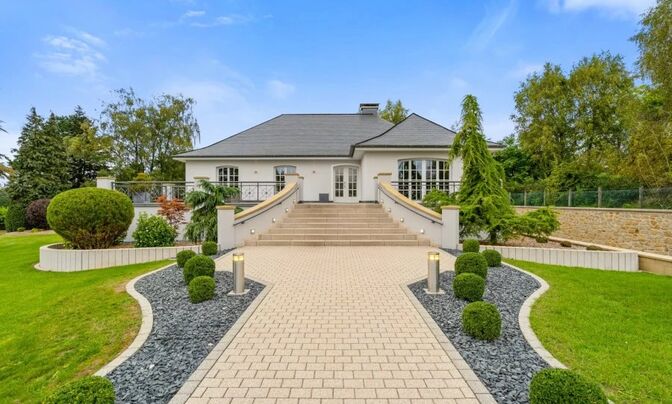 Villa 5 bedrooms for sale in Kehlen