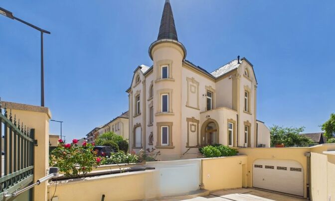 Detached house 6 bedrooms for sale in Sandweiler