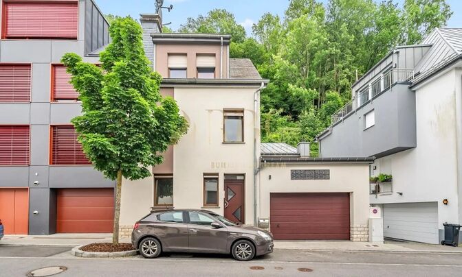 Semi-detached house 4 bedrooms for sale in Luxembourg-Weimerskirch