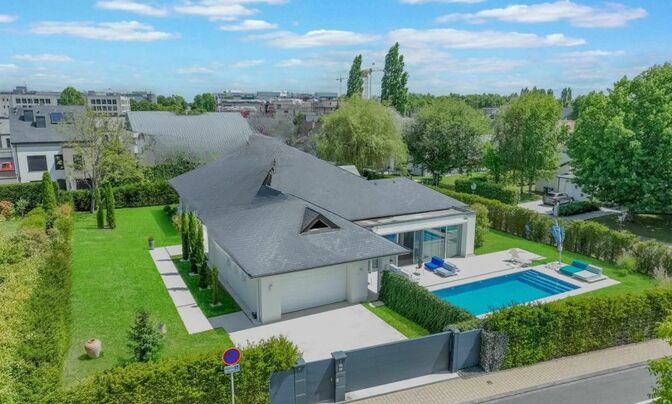 House 5 bedrooms for sale in Strassen
