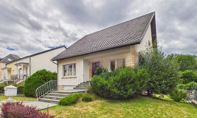 House 4 bedrooms for sale in Lorentzweiler