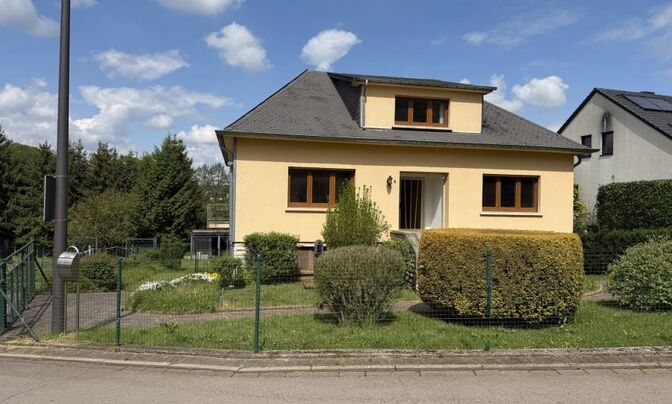 Detached house 3 bedrooms for sale in Oberfeulen