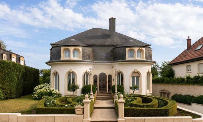 Villa 5 bedrooms for sale in Alzingen