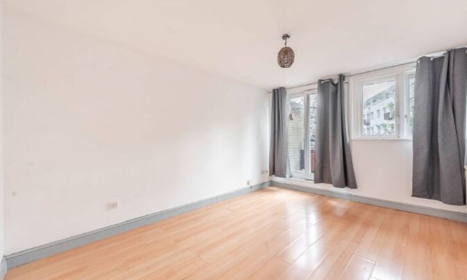 Куинсгейт Плейс, Лондон