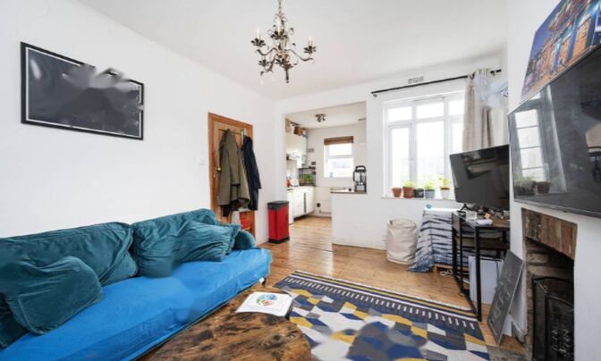 Улица Хениадж, Лондон