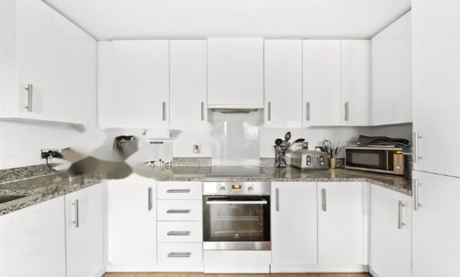 Кесворт Корт, Фулнек Плейс