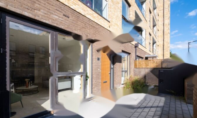 Лейленд Корт, Сумнер Роуд