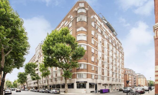 Челси Клойстерс, Лондон