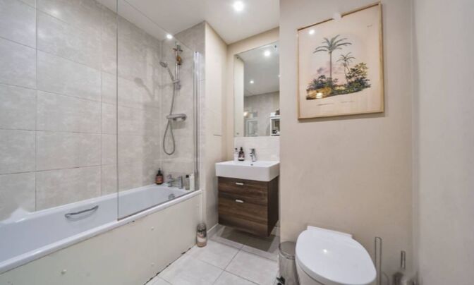 Шервотер Драйв, Хендон, Лондон