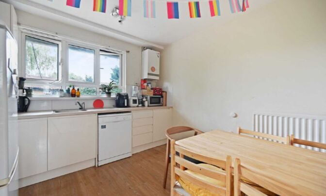 Хизер Клоуз, Лондон SW8