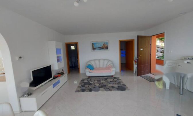 Трёхкомнатная квартира Добричь