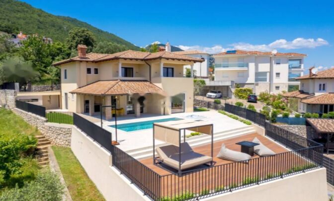 Семейный дом 200 м², Центр