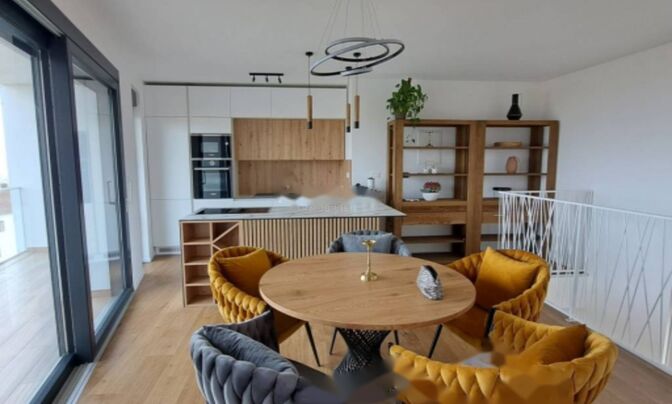 Трехкомнатная квартира в центре