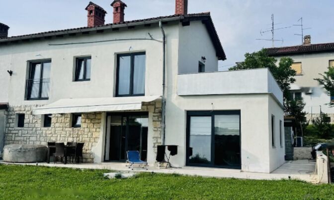 Двухэтажный дом Сеча