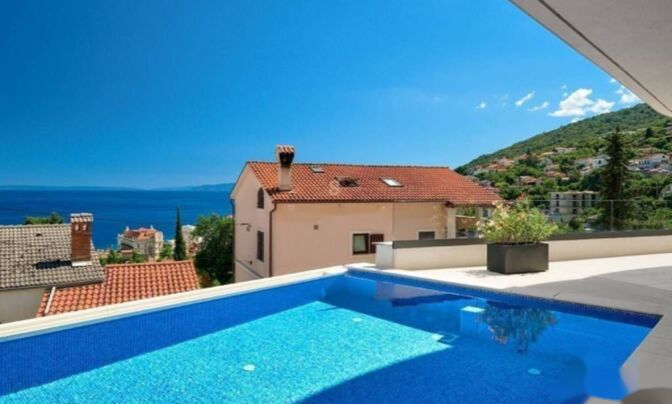 Четырехкомнатная квартира в центре Опатии