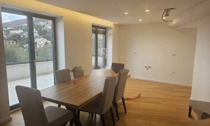 Четырехкомнатная квартира в центре Опатии