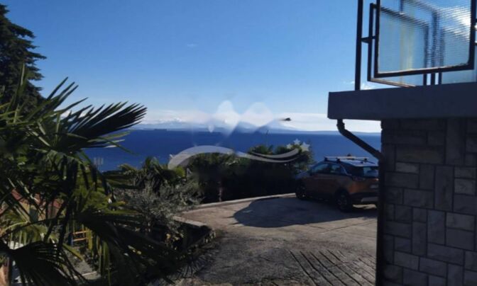 Трехкомнатная квартира в центре Опатии