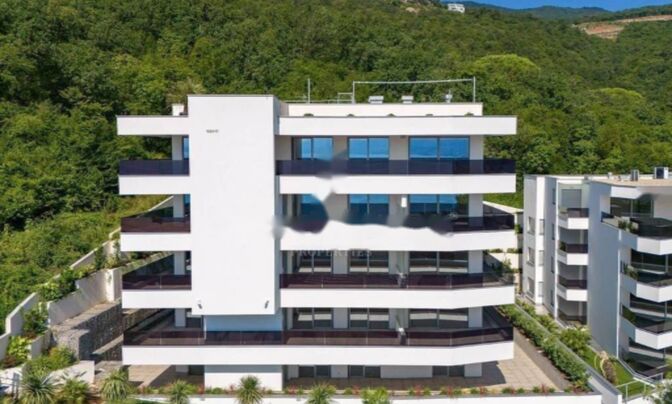 Четырехкомнатная квартира в центре Опатии