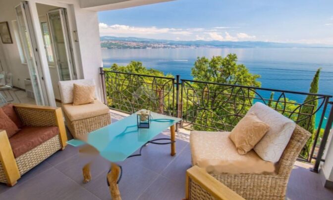 Четырехкомнатная квартира в центре Опатии