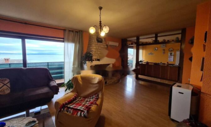 Четырёхкомнатная квартира, Опа́тия, Центр