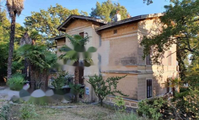 Четырехкомнатная квартира в центре Опатии