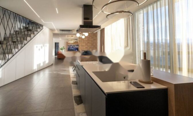 Четырехкомнатная квартира, Центр, Опатия