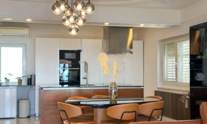 Четырехкомнатная квартира в центре Опатии